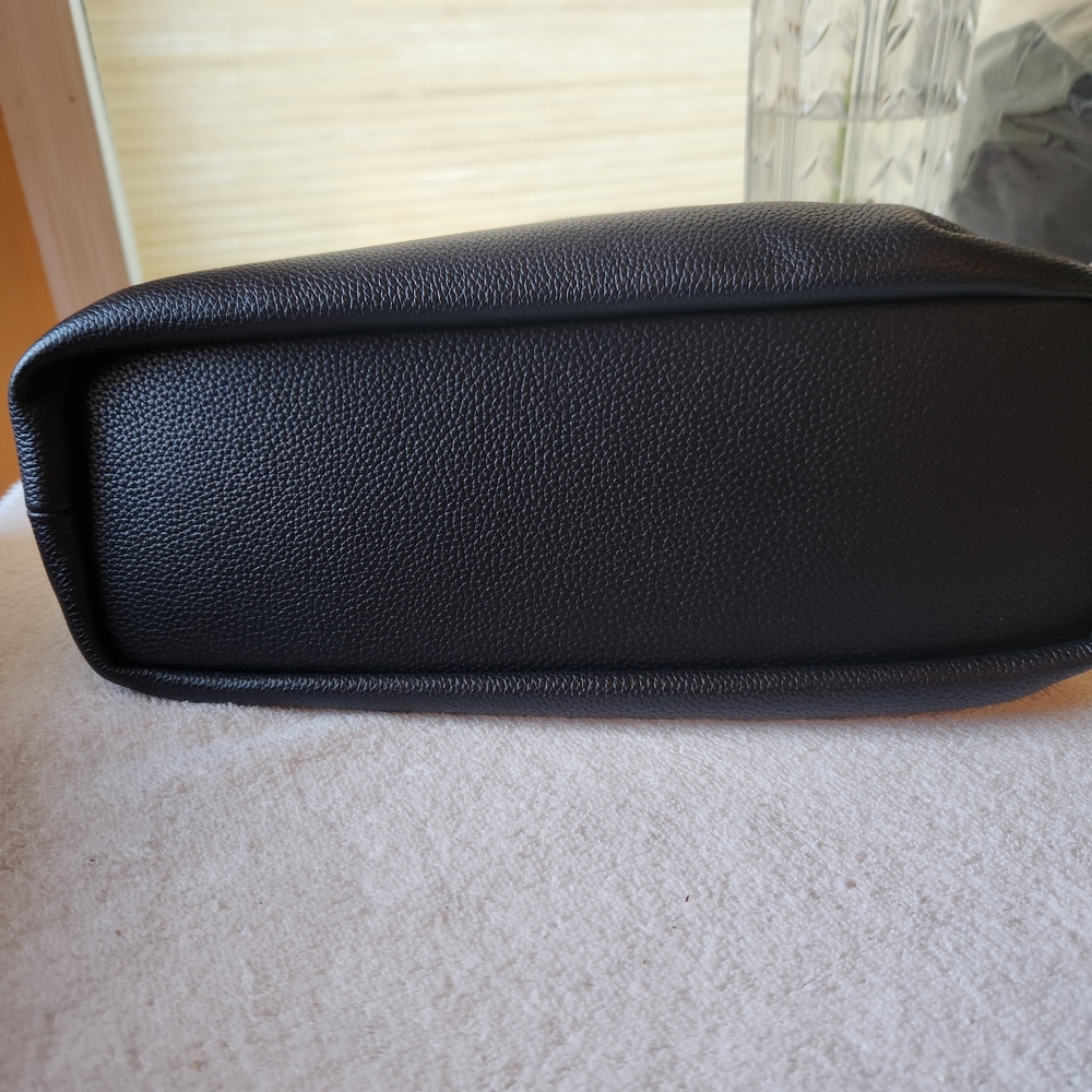 Elegant Black Genuine Leather Handbag. No Logo. - Picture 5 of 5